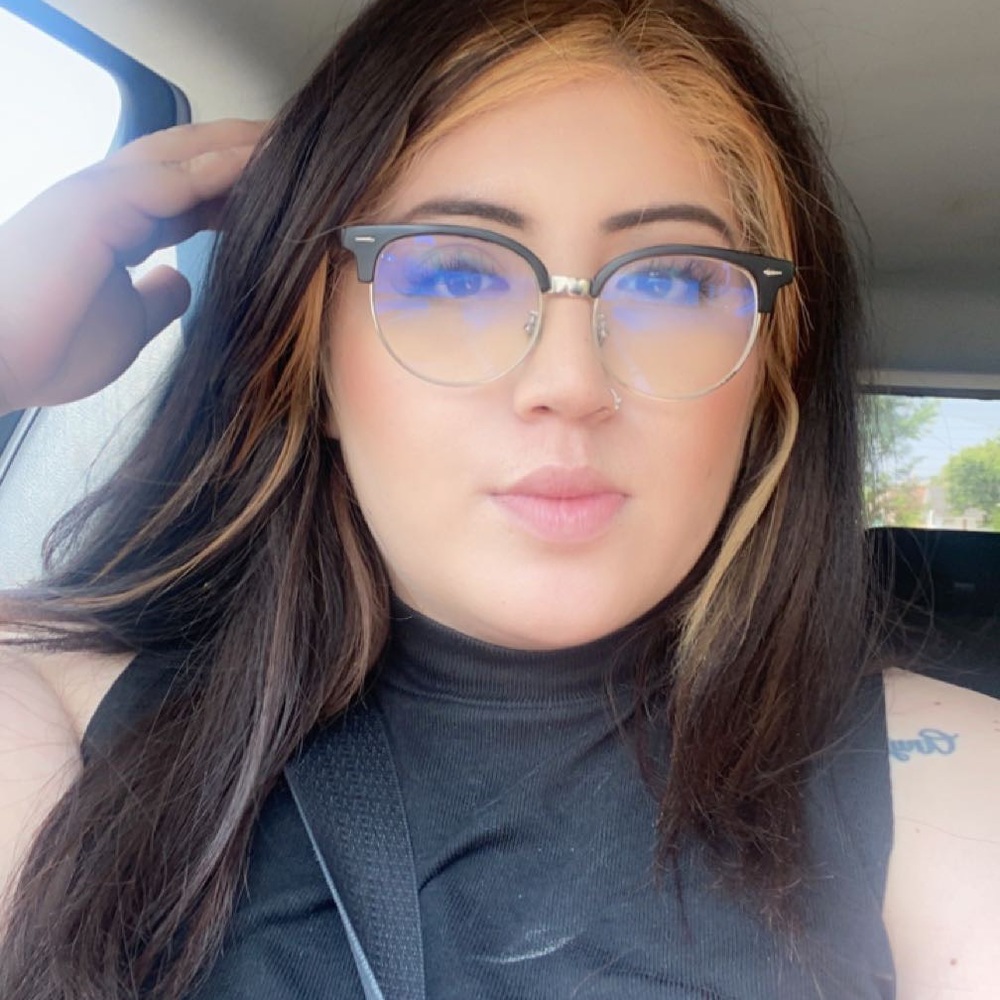 Meet your Posher, Evelyn